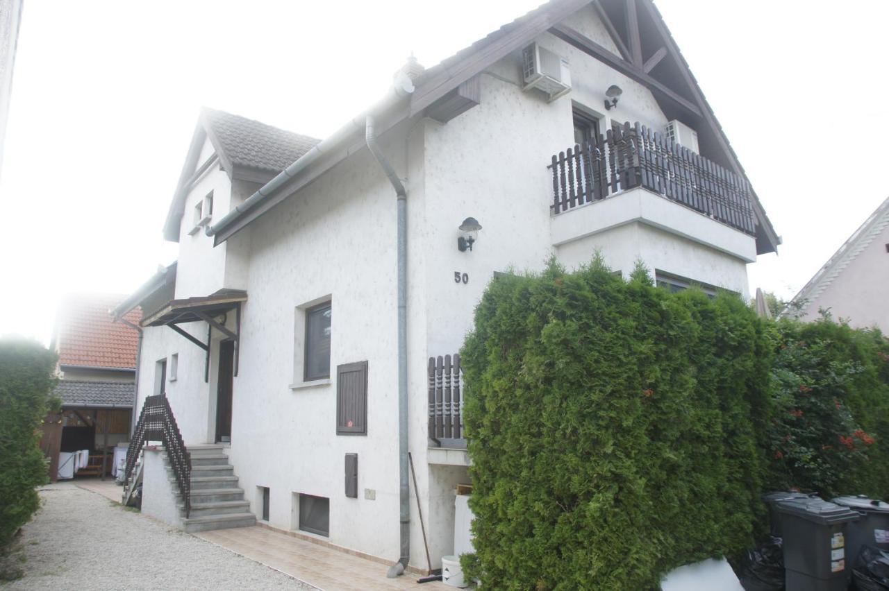 Szuzanna Fenyves Panzio Bed & Breakfast Siofok Exterior photo