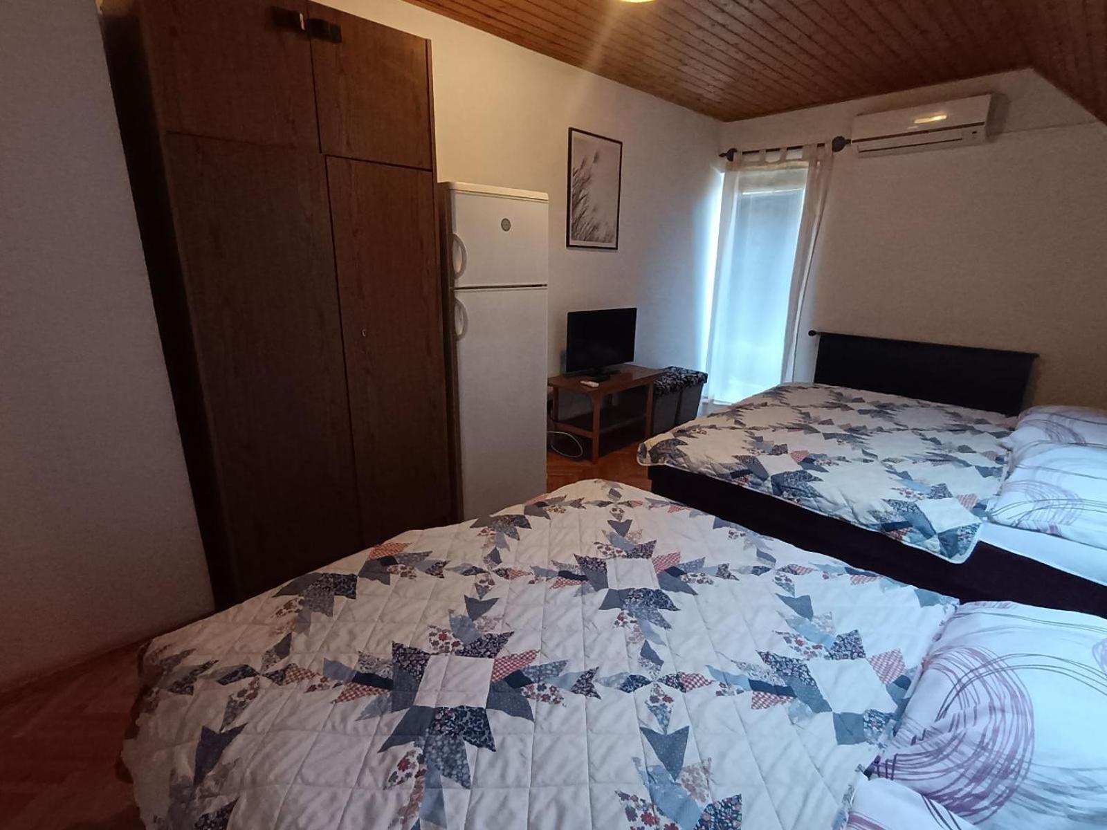 Szuzanna Fenyves Panzio Bed & Breakfast Siofok Exterior photo